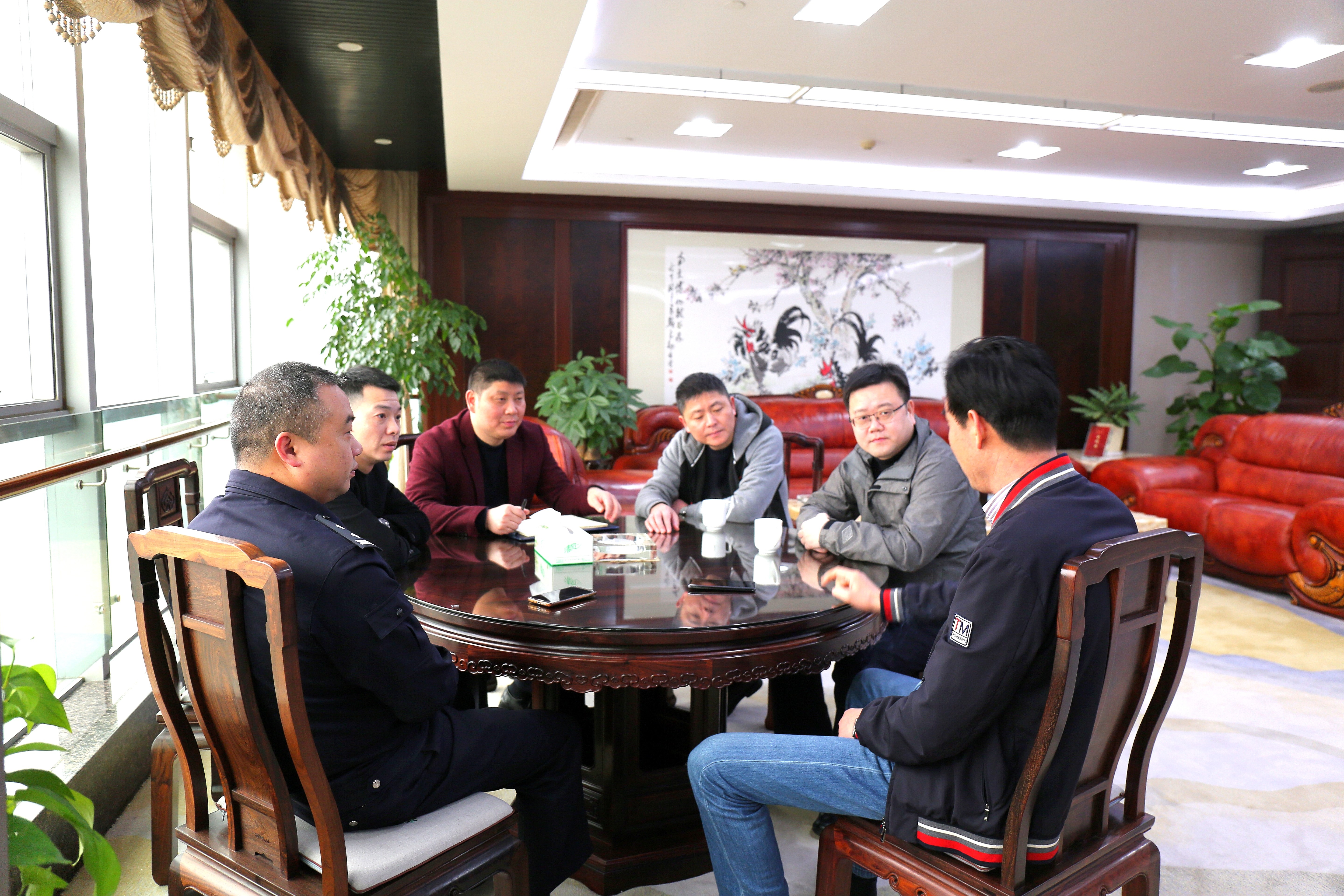 普陀区副区长张宏华莅临我司调研_环球360