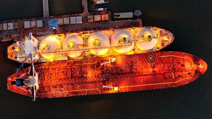 公司圆满完成首艘13.7万立方MOSS型LNG船舶修理_环球360